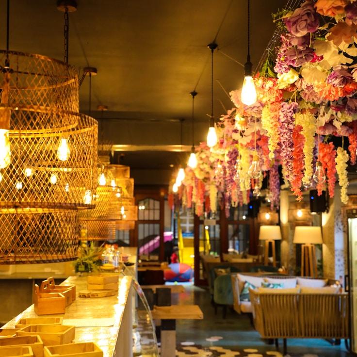 Casual restaurant with booth seating